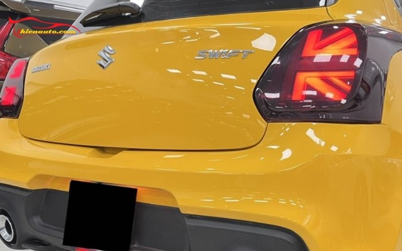 Hình ảnh thực tế độ đèn hậu Suzuki Swift mẫu cờ anh tại Thiện Auto