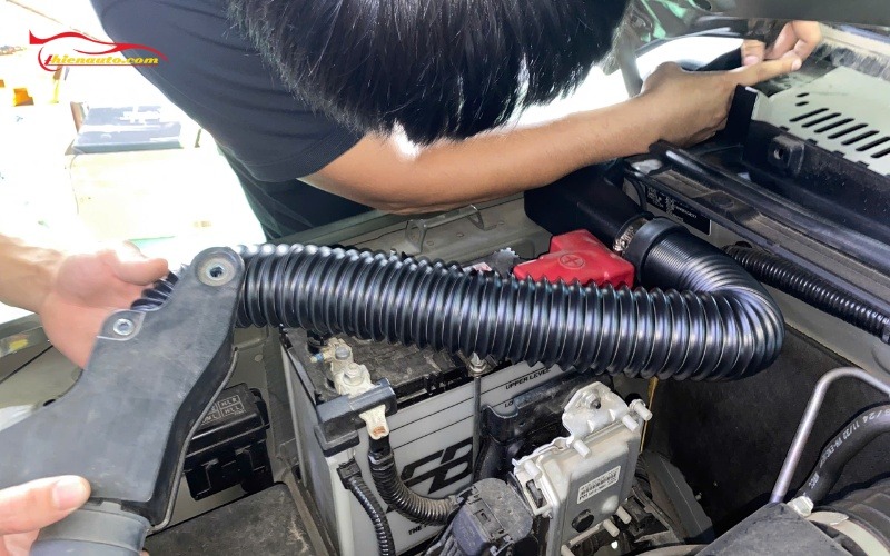 Hình ảnh thực tế lắp đặt ống thở Suzuki Jimny tại Thiện Auto