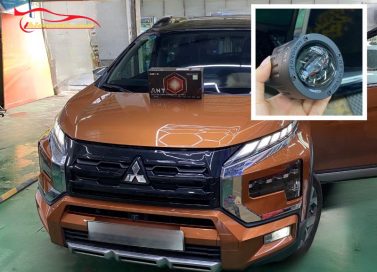 Độ đèn xe Xpander bằng bi gầm LED Fog Light Ant thương hiệu Aozoom