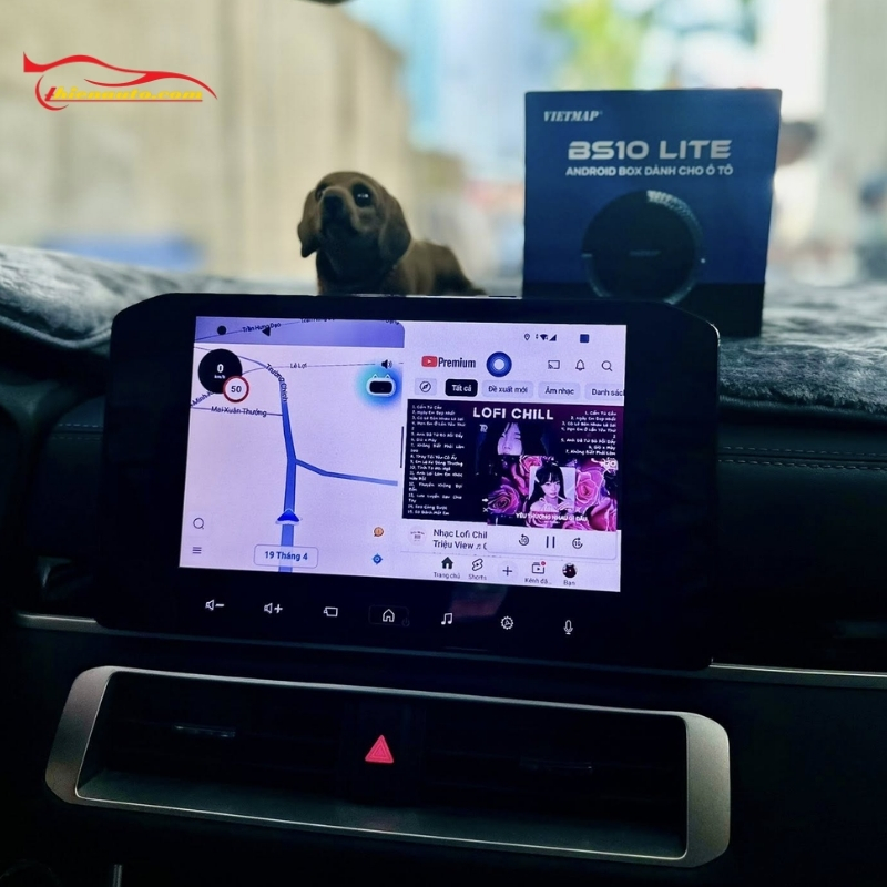 Android Box Mitsubishi Xpander có thể chia đôi màn hình đa nhiệm, vừa giải trí vừa xem đường