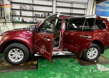 Đánh bóng hiệu chỉnh sơn ô tô Mitsubishi Pajero sports 2015