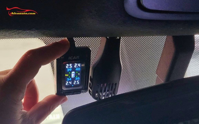 Hình ảnh thực tế lắp cảm biến áp suất lốp Kia Cerato tại Thiện Auto