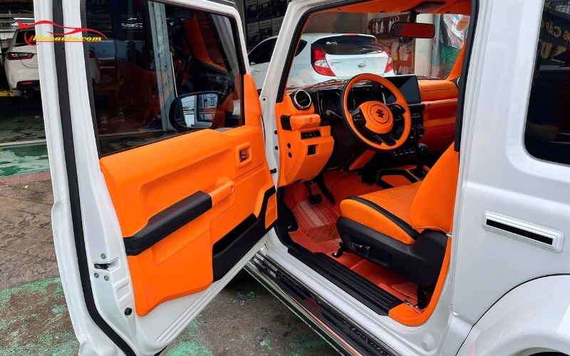 Suzuki Jimny Độ Brabus với nội thất cam