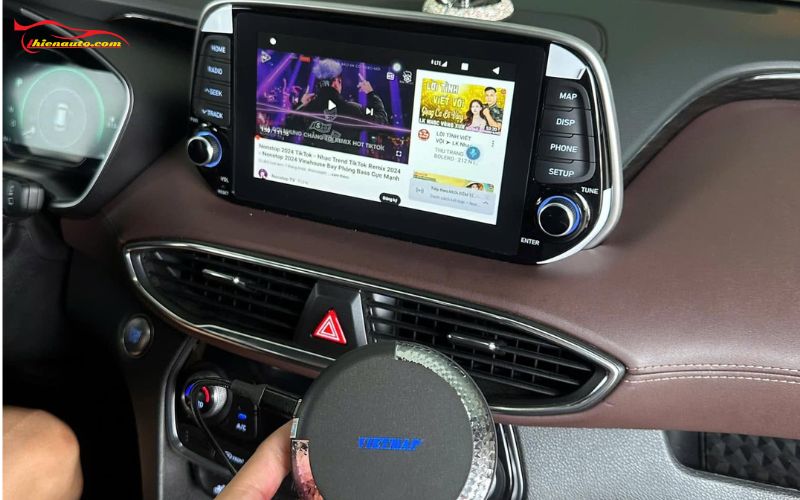 Lắp android box cho Hyundai SantaFe Android Box Hyundai SantaFe giúp đáp ứng nhu cầu giải trí