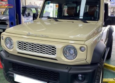 Suzuki Jimny màu trắng ngà lên gói độ xe tại Thiện Auto 