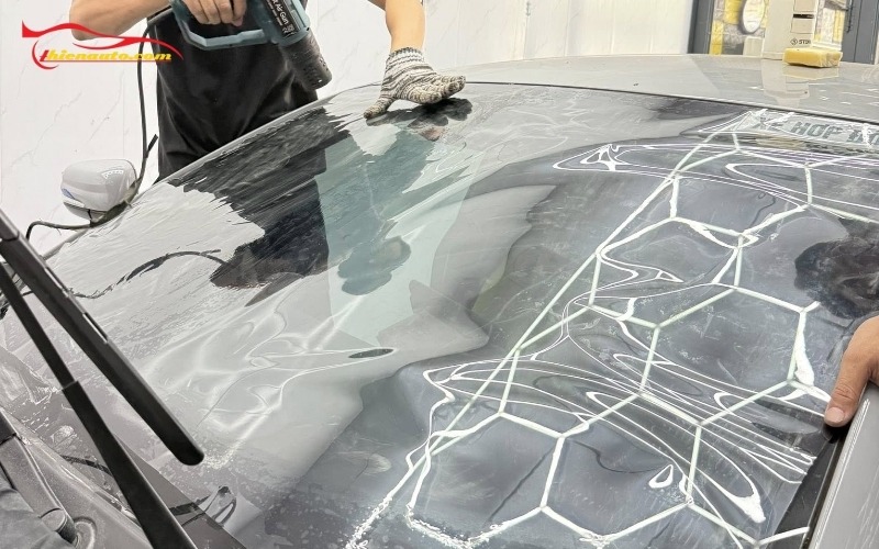 Dán phim cách nhiệt Toyota Yaris Dán phim cách nhiệt Toyota Yaris chính hãng tại Thiện Auto