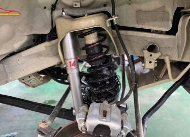 Lắp giảm xóc Taniguchi Suzuki Jimny nâng xe lên 60 mm
