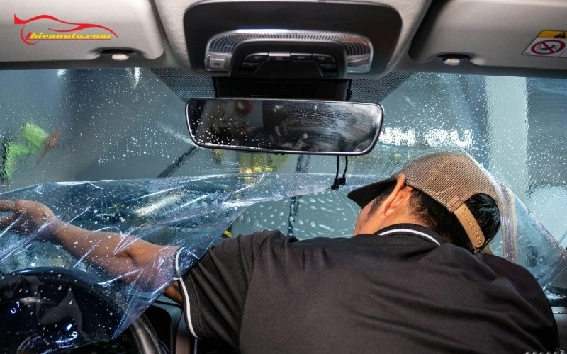 Dán phim cách nhiệt Toyota Innova Dán phim cách nhiệt Toyota Innova ngăn chặn 99% tia UV, bảo vệ sức khỏe