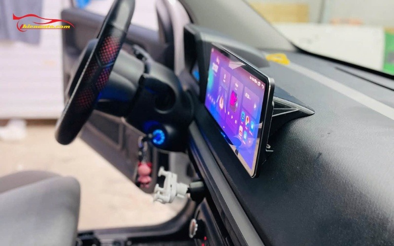 Màn hình Santek ST900 Hình ảnh màn hình Santek ST900 lắp đặt tại Thiện Auto