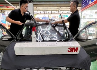 Dán film cách nhiệt 3M kính lái ô tô tại Hồ Chí Minh bao nhiêu?