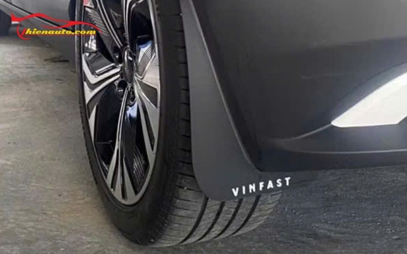 Dè chắn bùn VF6 Dè chắn bùn VF6 trước sau giá bao nhiêu?