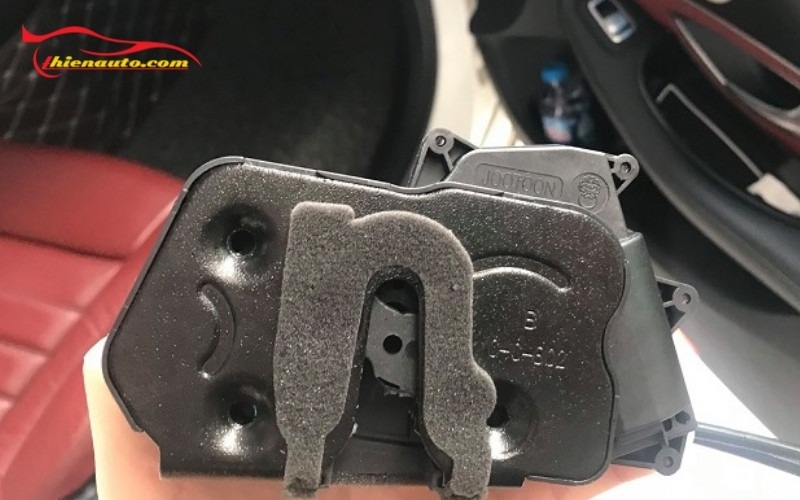 Cửa hít VinFast VF5 có cấu tạo gồm