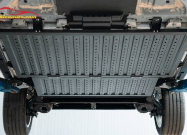 Lắp tấm che pin VFe34 cần lưu ý những điều sau