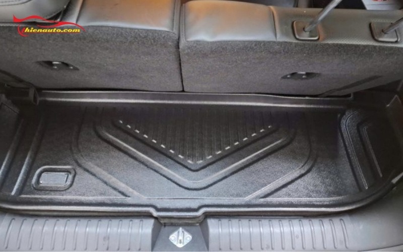 Tại sao chủ xe nên lắp thảm lót cốp Suzuki Fronx?