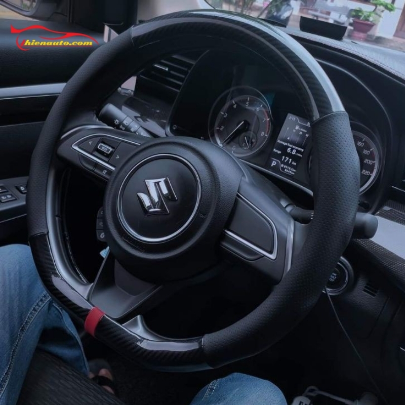Bọc vô lăng carbon Suzuki Fronx bảo vệ vô lăng zin khỏi mài mòn, trầy xước và bạc màu