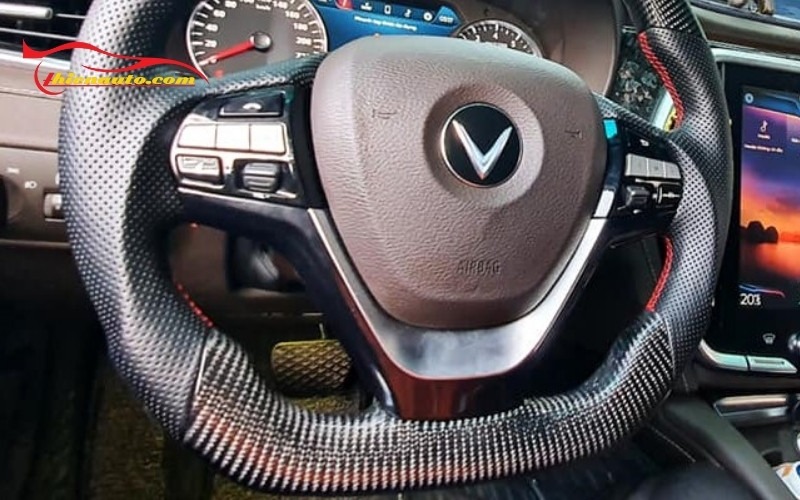 Những lưu ý khi bọc vô lăng carbon VF6