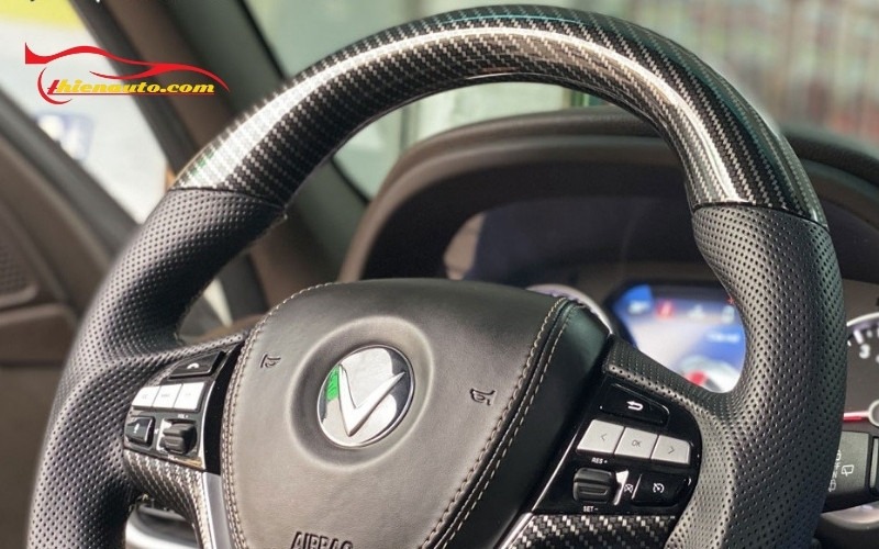 Vì sao nên bọc vô lăng carbon VF6?