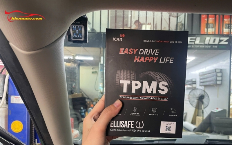 Cảm biến áp suất lốp Suzuki Fronx tránh trường hợp nổ lốp trên đường gây nguy hiểm