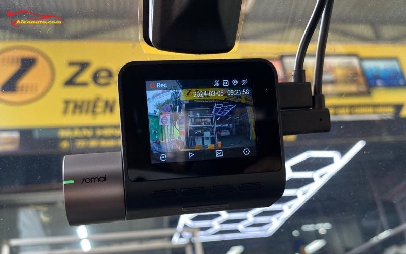 Camera hành trình 70mai A500S hỗ trợ thẻ nhớ có thiết kế nhỏ gọn