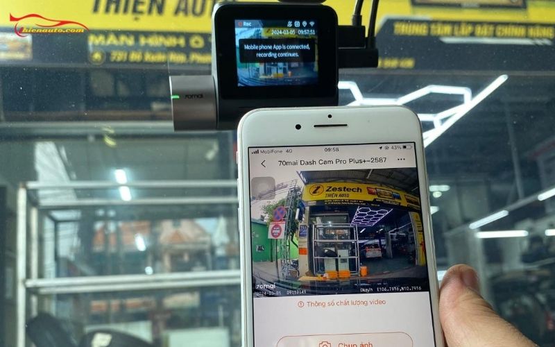 Lắp camera hành trình Xiaomi 70mai A500S hỗ trợ thẻ nhớ