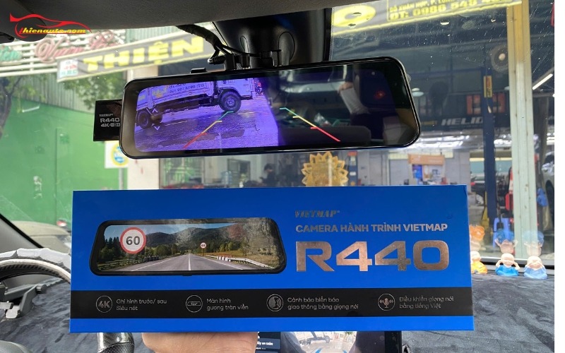 Camera hành trình Vietmap R440 thiết kế hiện đại tích hợp gương chiếu hậu