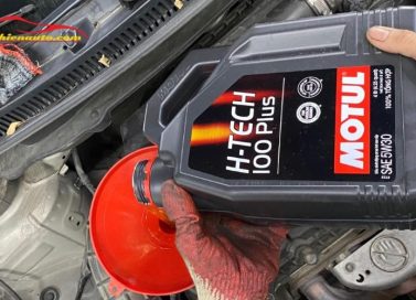 Thay nhớt xe Ford Ranger 2.2 bao nhiêu lít? Bao nhiêu tiền?