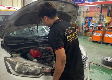 Thay nhớt xe Fortuner máy xăng bao nhiêu lít là vừa đủ?