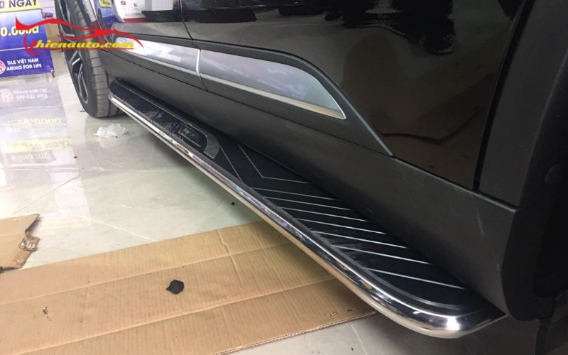 Bệ bước chân VF6 hỗ trợ lên xuống dễ dàng