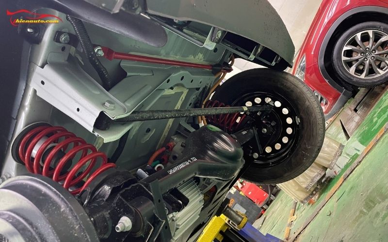 Hình ảnh thực tế lắp lò xo giảm xóc trên VinFast VF3