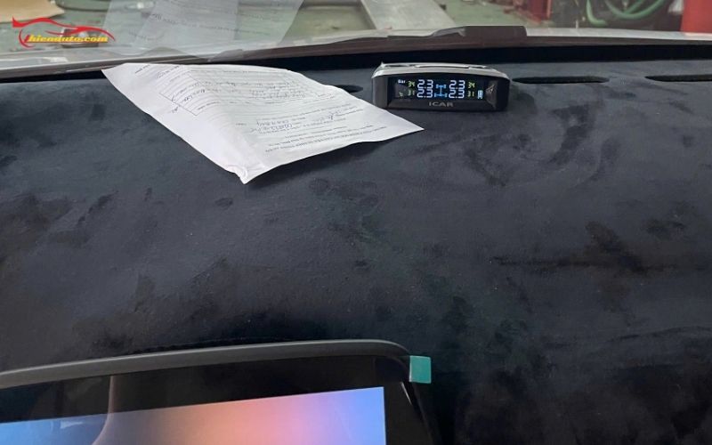 Cảm biến áp suất lốp Ellisafe TN405 đặt taplo 