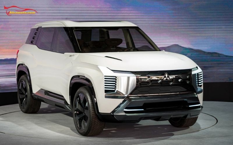 Mitsubishi DST Concept 7 chỗ ra mắt Việt Nam