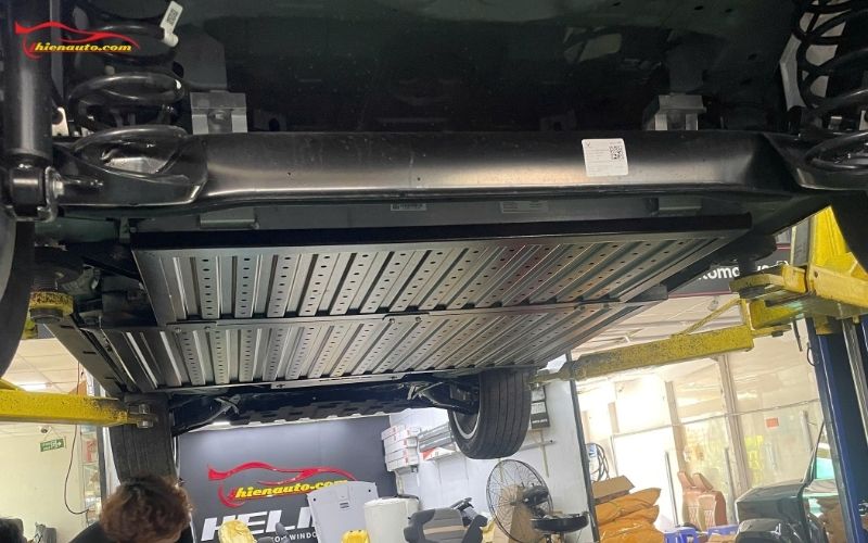 Tấm ốp bảo vệ pin VF8