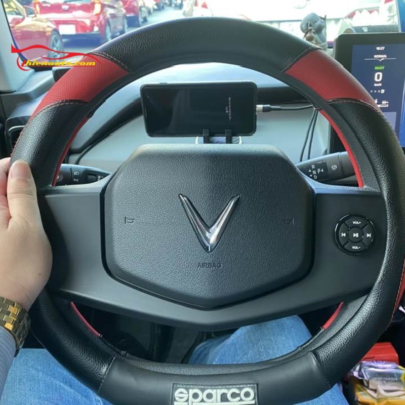 Bọc vô lăng Sparco Vinfast Minio Green tại Thiện Auto chuyên nghiệp
