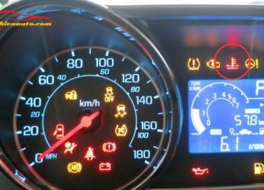 Nhiệt độ nước làm mát quá cao khiến đèn cảnh báo nhiệt độ nước làm mát màu đỏ