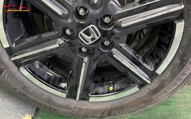 Cảm biến áp suất lốp van trong lắp trên xe ô tô 