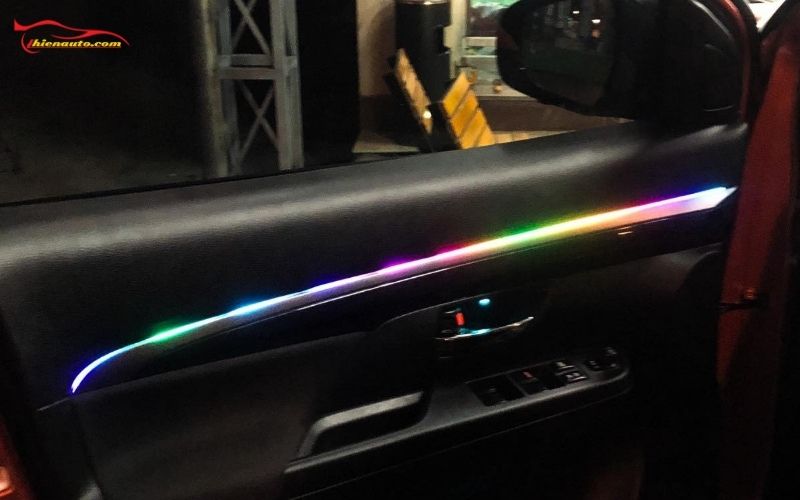 LED nội thất viền tapli trong xe ô tô 