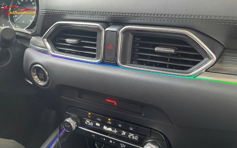 Lắp đèn LED nội thất trên xe Mazda CX30