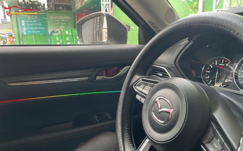Lắp đèn LED nội thất trên xe Mazda CX30