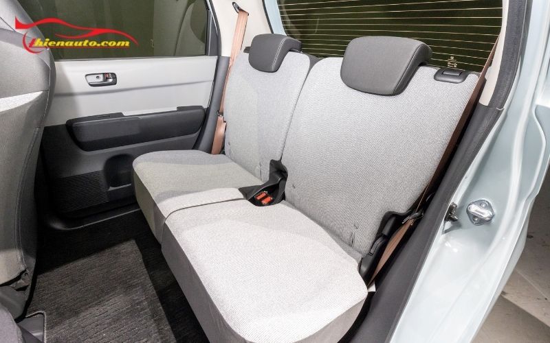 Nội thất xe được thiết kế tối giản nhưng tinh tế, theo triết lý Man-Maximum/Machine-Minimum