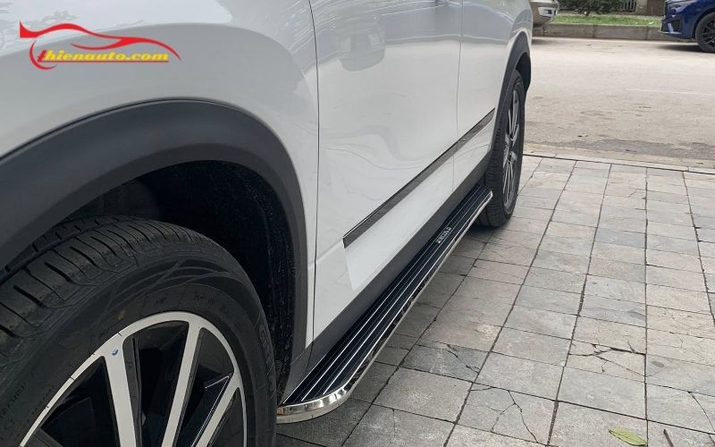 Lắp bệ bước chân Vinfast Nerio Green lên xuống xe dễ dàng