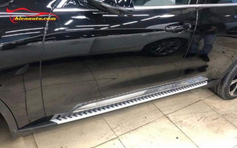 Lắp bệ bước chân Vinfast Nerio Green bảo vệ thân xe 
