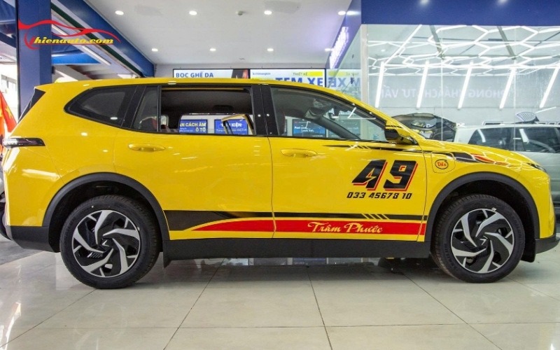 Dán decal Vinfast Limo Green tăng thẩm mỹ ngoại thất cho chủ xe