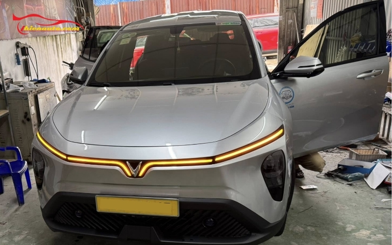 Lắp đèn LED cánh chim Vinfast Limo Green tăng thẩm mỹ ngoại thất xe