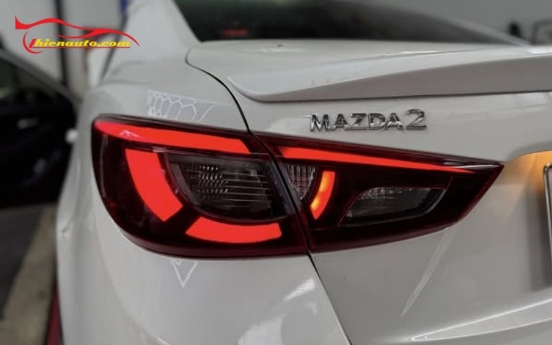 Mẫu độ đèn LED mí đèn hậu Mazda 2 đẹp