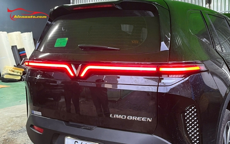 Đèn LED cánh chim sau Limo Green hiệu ứng xi nhan