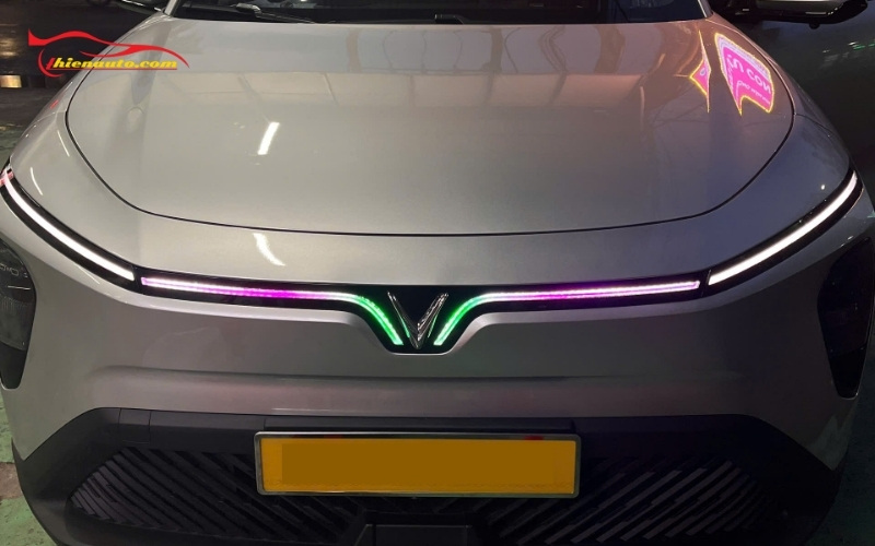 Độ LED cánh chim Limo Green và LED logo làm tăng vẻ đẹp ngoại thất và tạo phong cách cá nhân