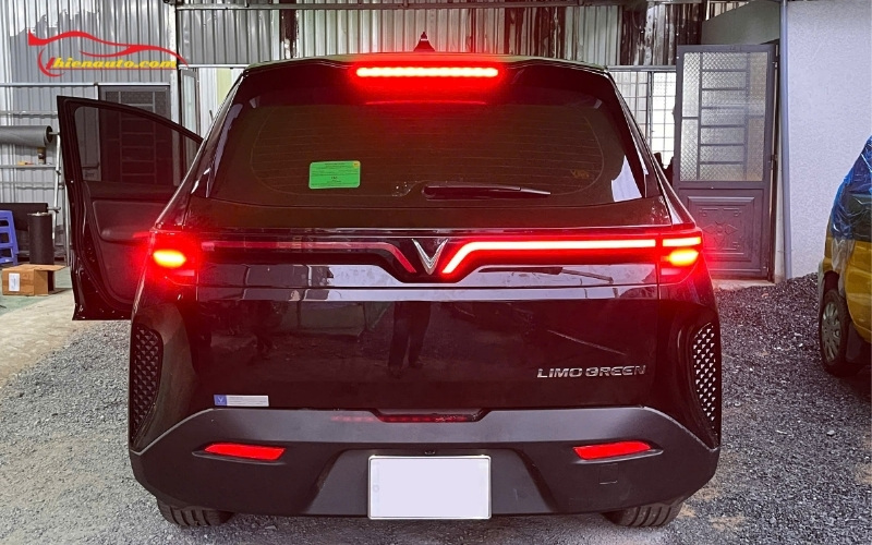 Độ LED cánh chim Limo Green và LED logo giúp xe nổi bật hơn