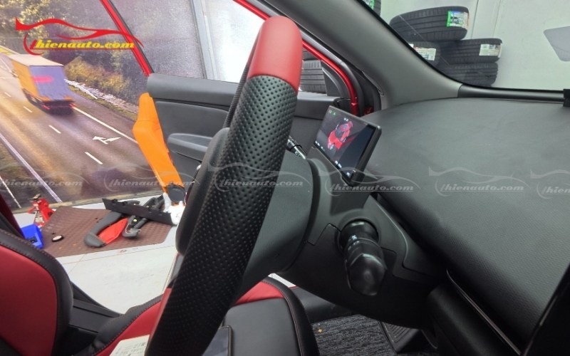 Hình ảnh thực tế lắp màn hình sau vô lăng IPC cho Limo Green