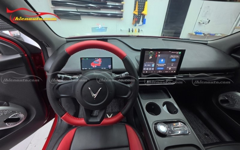 Hình ảnh thực tế lắp màn hình sau vô lăng IPC cho Limo Green