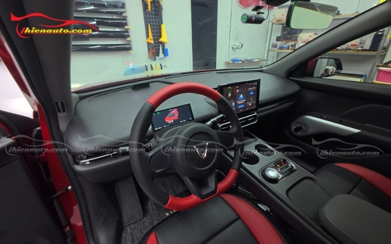 Hình ảnh thực tế lắp màn hình sau vô lăng IPC cho Limo Green